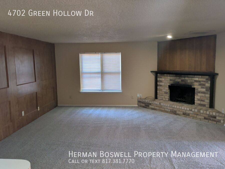 House for rent at 4702 Green Hollow Dr, Arlington, TX 76017