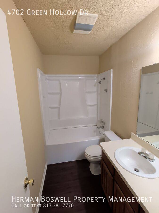 House for rent at 4702 Green Hollow Dr, Arlington, TX 76017
