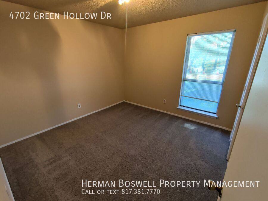 House for rent at 4702 Green Hollow Dr, Arlington, TX 76017