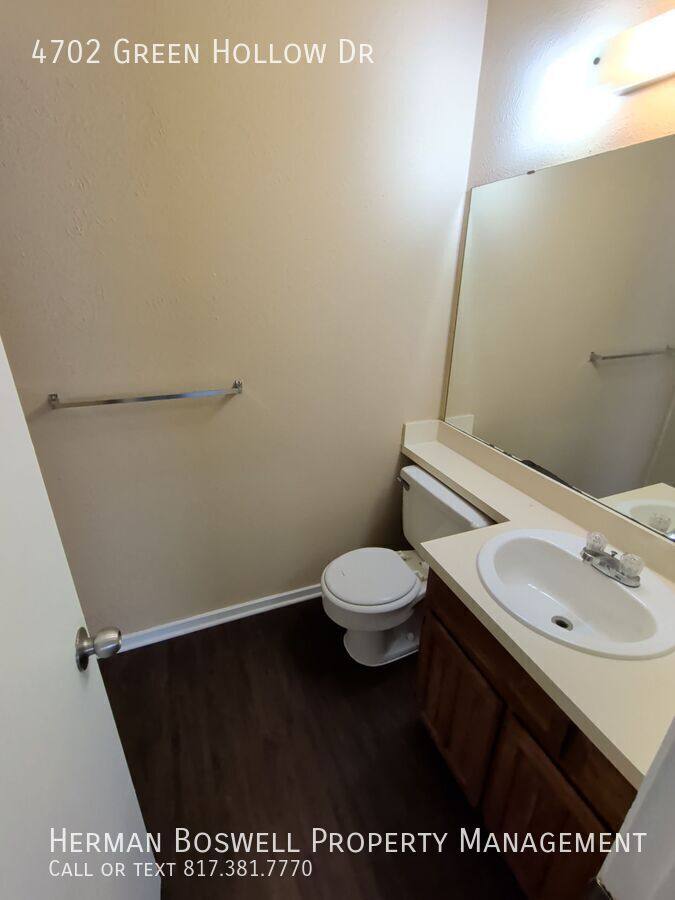 House for rent at 4702 Green Hollow Dr, Arlington, TX 76017