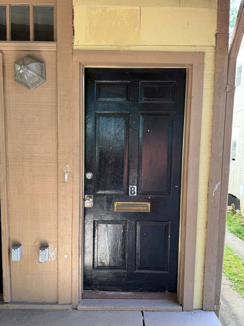 House for rent at 823 E Henry St, Savannah, GA 31401