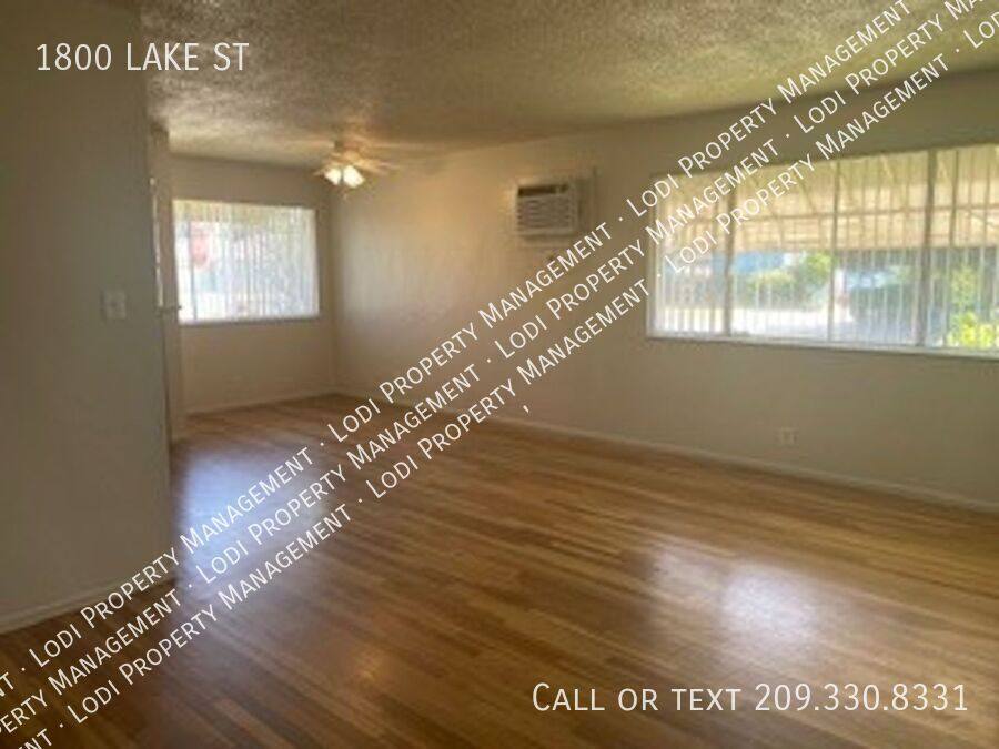 Apartment for rent at 1800 Lake St, Lodi, CA 95242