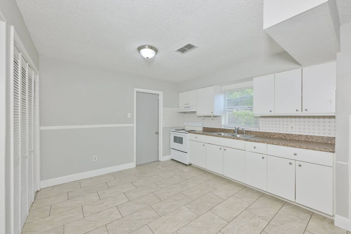 House for rent at 15616 Avalon Ave, Clearwater, FL 33760