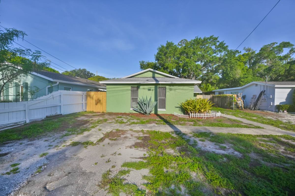 House for rent at 15616 Avalon Ave, Clearwater, FL 33760
