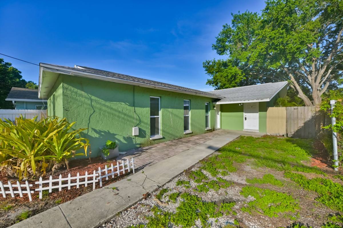 House for rent at 15616 Avalon Ave, Clearwater, FL 33760