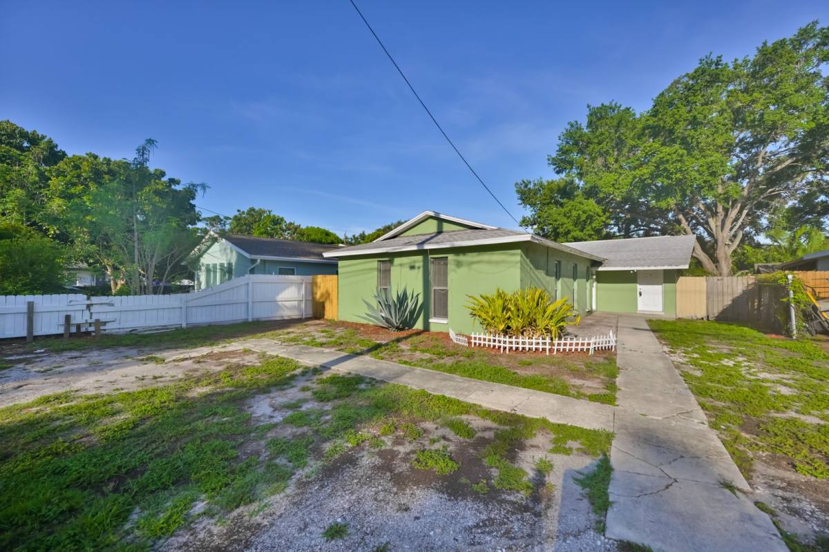 House for rent at 15616 Avalon Ave, Clearwater, FL 33760