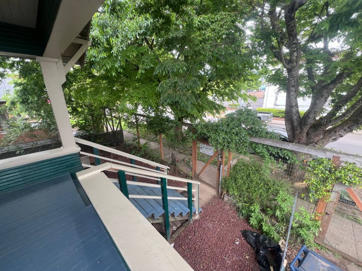 Townhouse for rent at 1082-1084 W 2nd St, Eugene, OR 97401