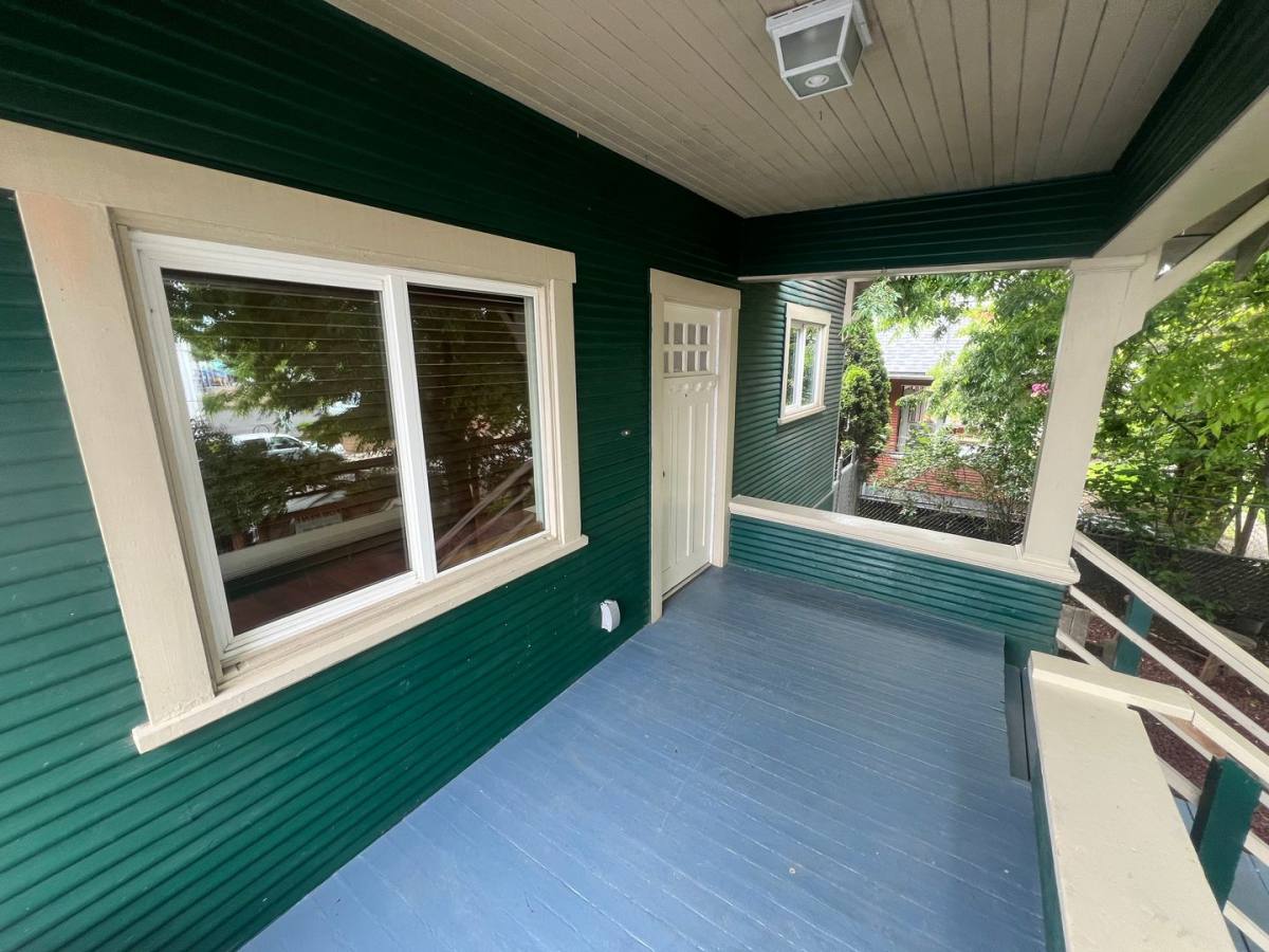 Townhouse for rent at 1082-1084 W 2nd St, Eugene, OR 97401