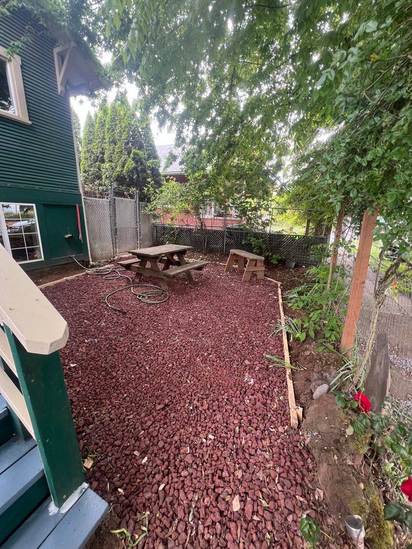 Townhouse for rent at 1082-1084 W 2nd St, Eugene, OR 97401
