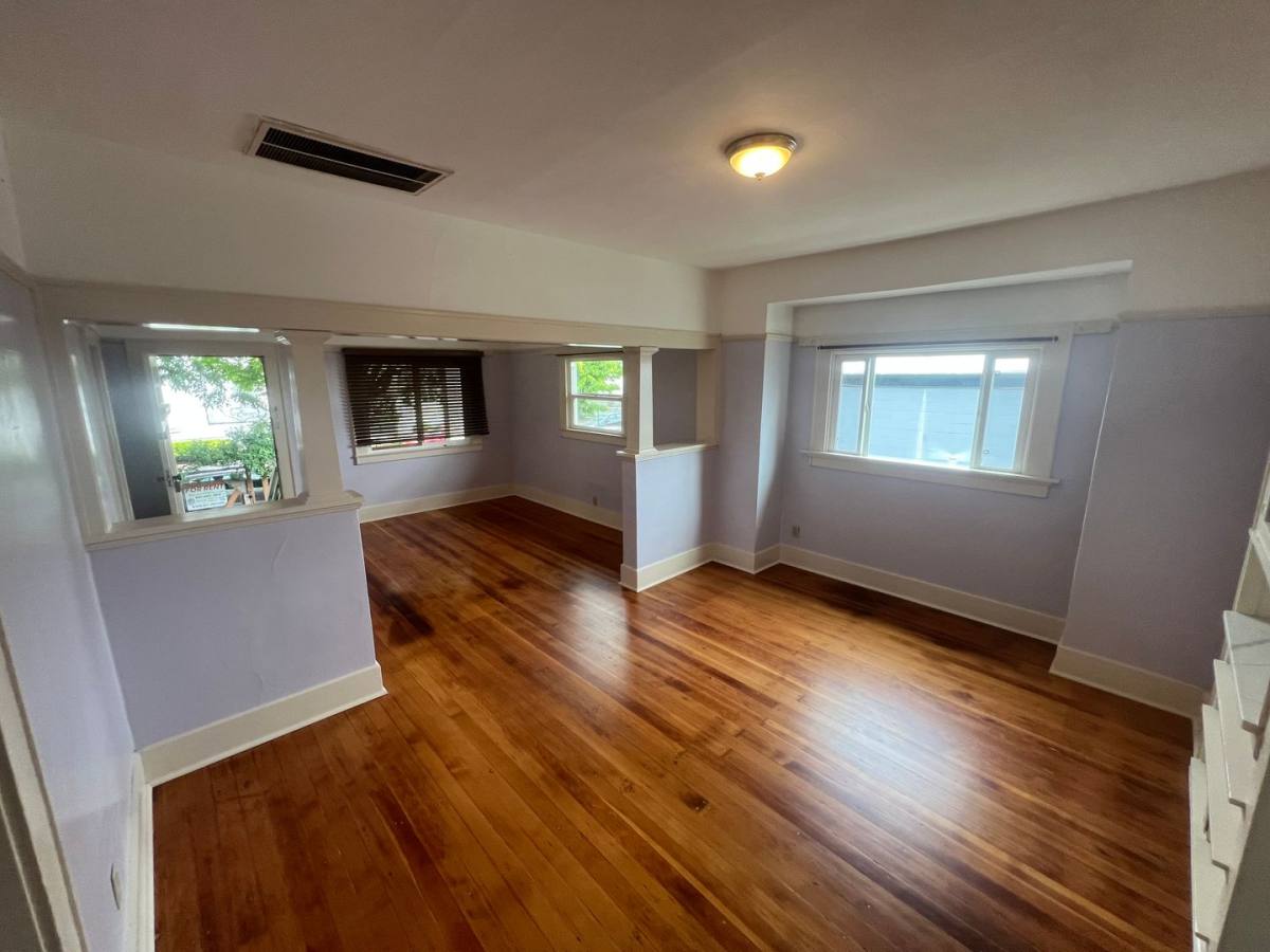 Townhouse for rent at 1082-1084 W 2nd St, Eugene, OR 97401