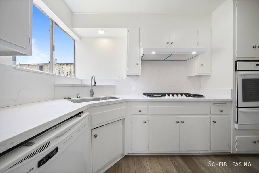 Apartment for rent at 221 S Reeves Dr #202, Beverly Hills, CA 90212