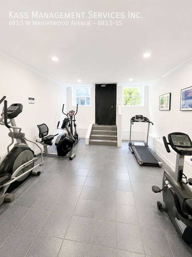 Apartment for rent at 6835 W Wrightwood Ave #1S, Chicago, IL 60614