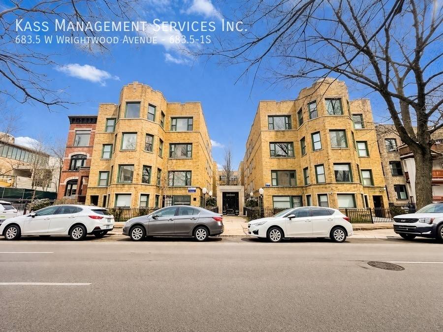 Apartment for rent at 6835 W Wrightwood Ave #1S, Chicago, IL 60614