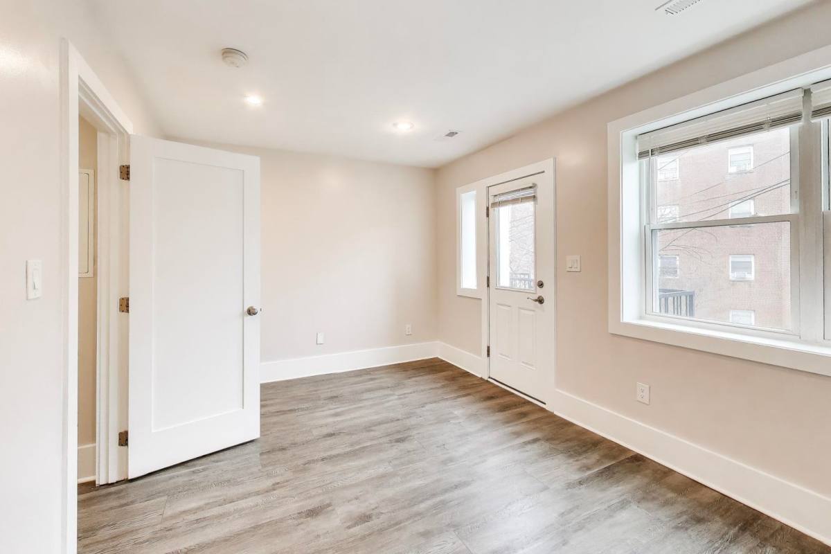 Apartment for rent at 924 19th St NE, Washington, DC 20002