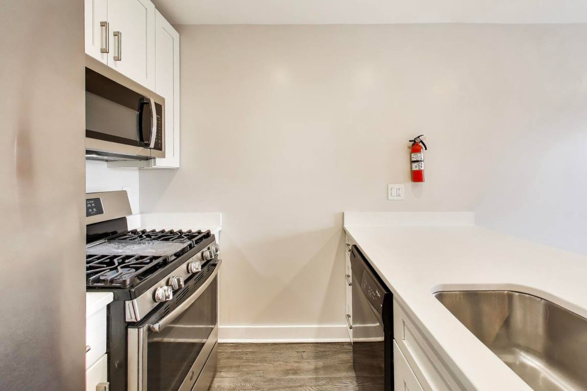 Apartment for rent at 924 19th St NE, Washington, DC 20002