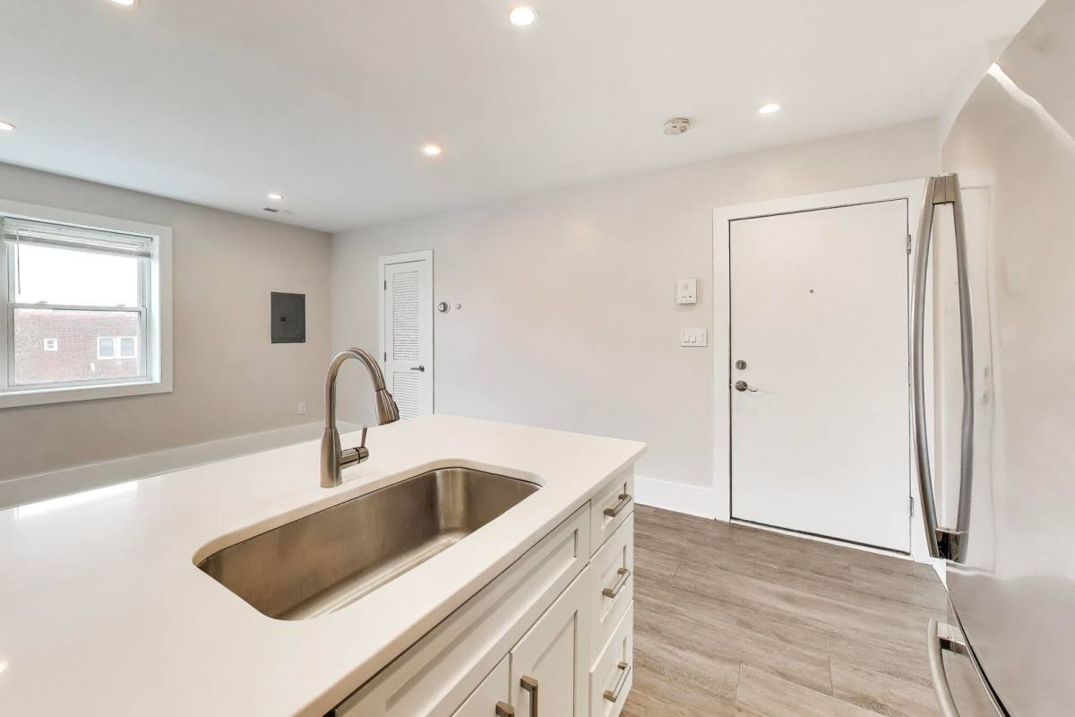 Apartment for rent at 924 19th St NE, Washington, DC 20002