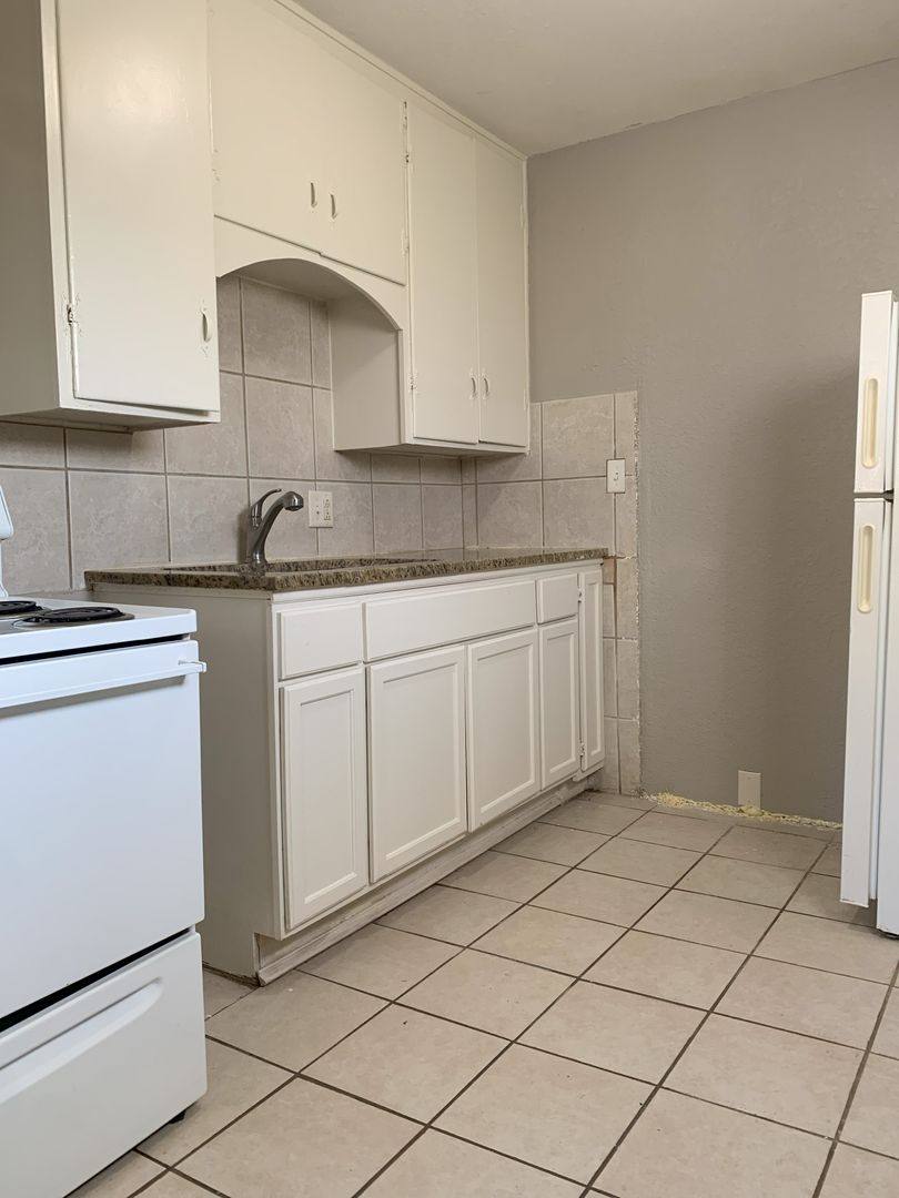 Apartment for rent at 2715 W 42nd Ave, Kansas City, KS 66103