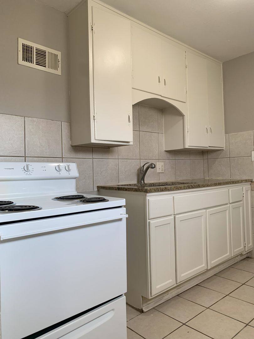 Apartment for rent at 2715 W 42nd Ave, Kansas City, KS 66103