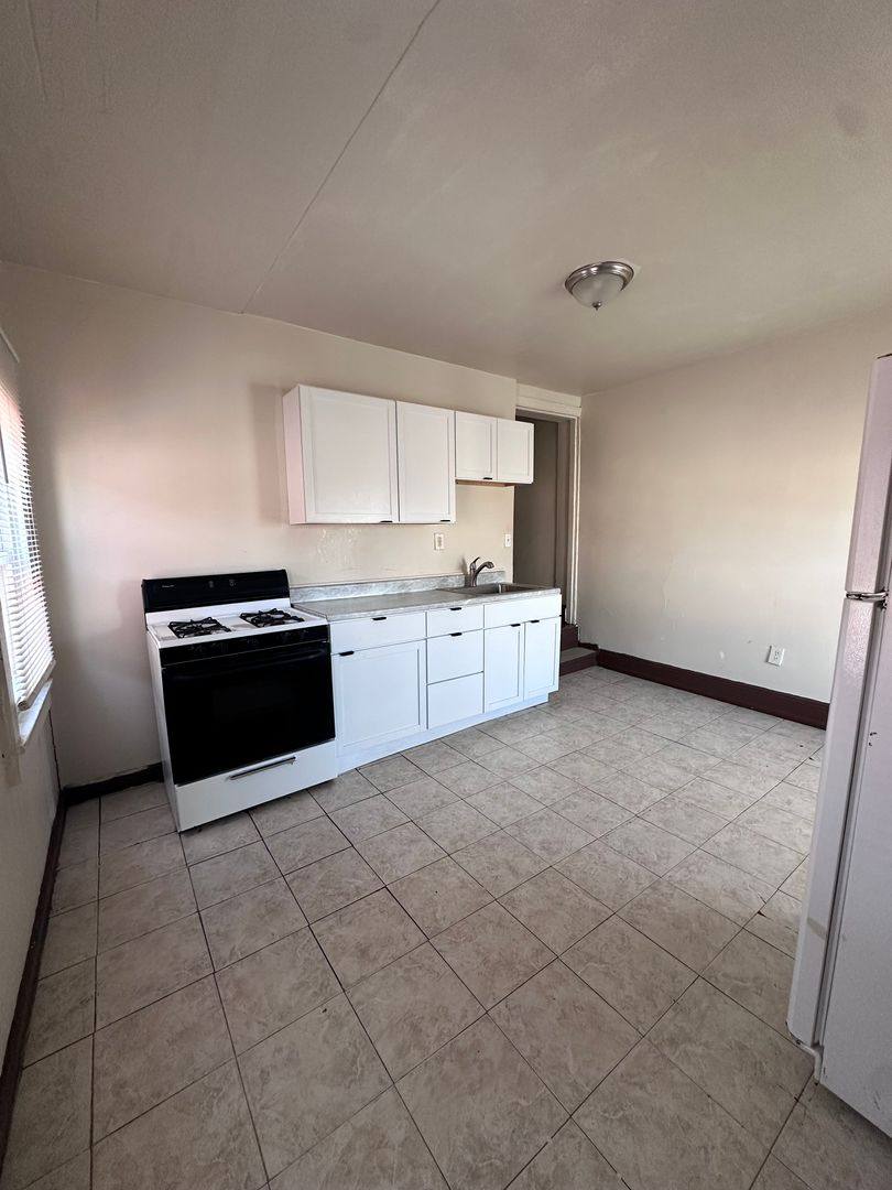 Apartment for rent at 238 S 6th St, Reading, PA 19602