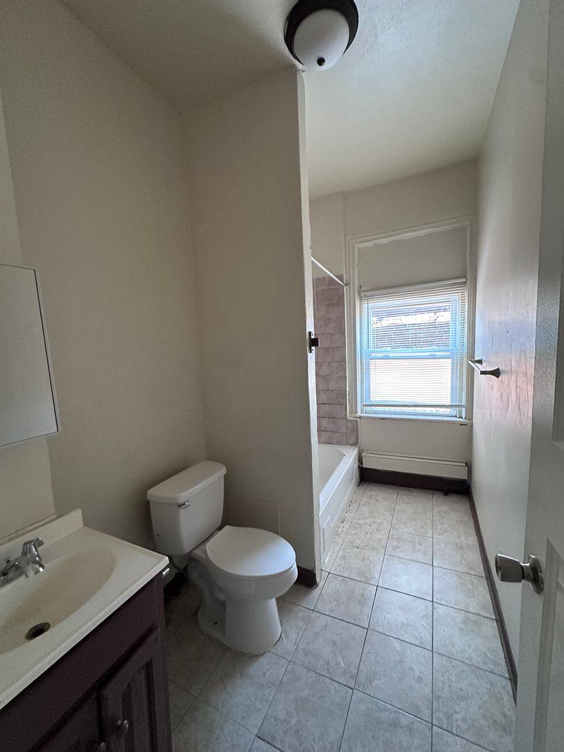 Apartment for rent at 238 S 6th St, Reading, PA 19602