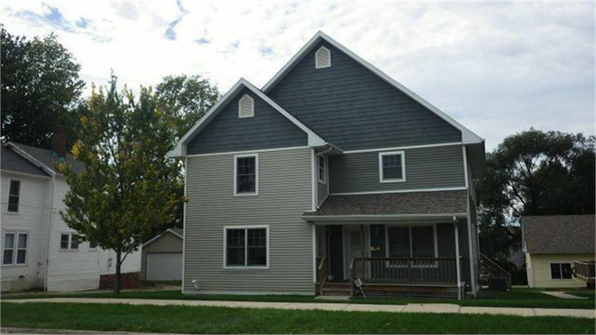 Townhouse for rent at 324 N 10th St, Fort Dodge, IA 50501