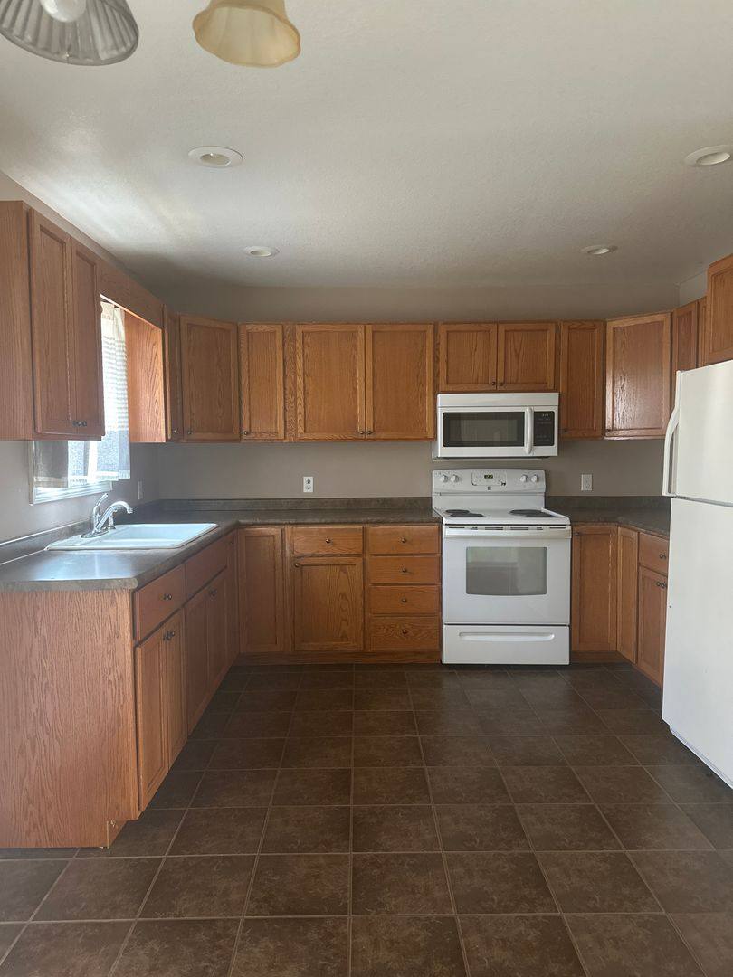 Townhouse for rent at 324 N 10th St, Fort Dodge, IA 50501