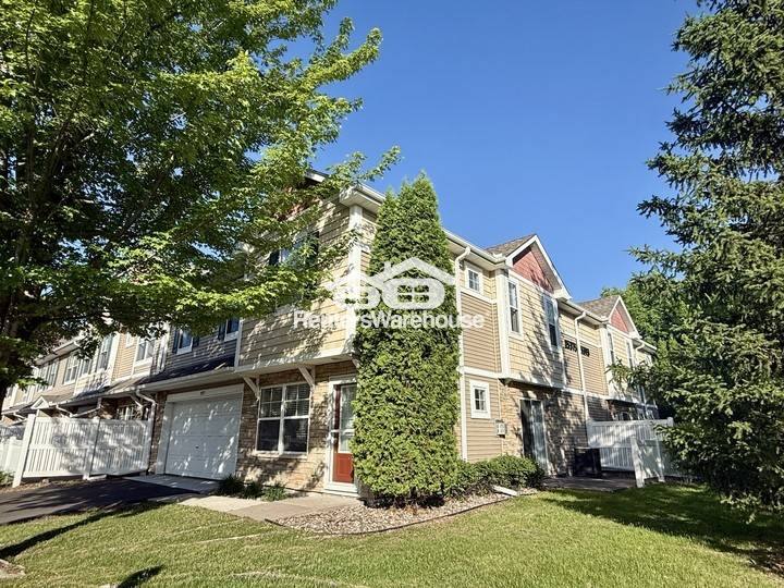 Townhouse for rent at 15375 60th Ave N, Minneapolis, MN 55446