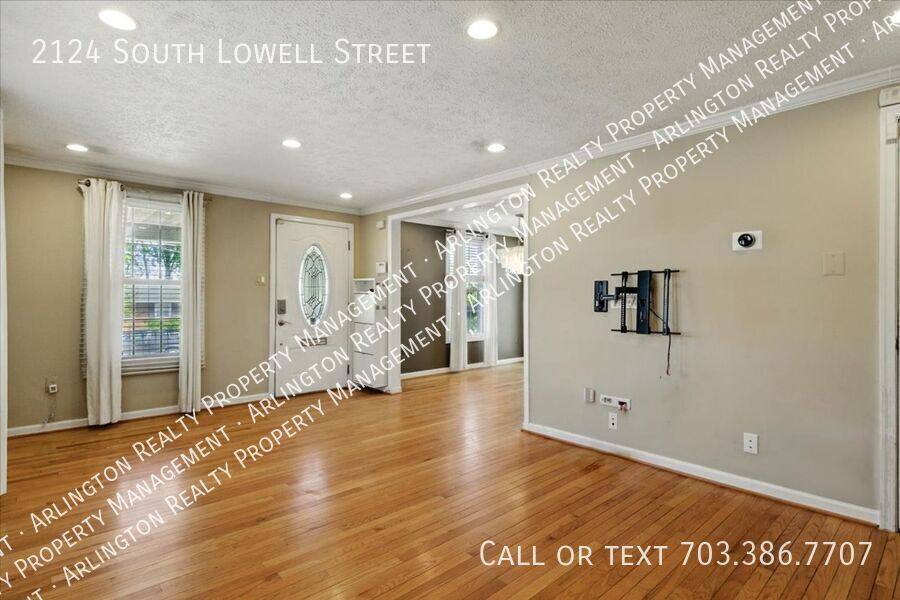 House for rent at 2124 S Lowell St, Arlington, VA 22204