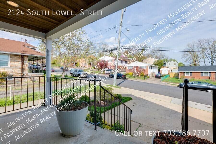 House for rent at 2124 S Lowell St, Arlington, VA 22204