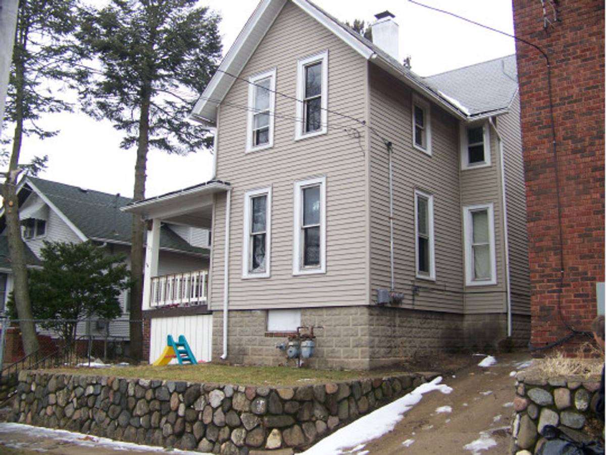 Apartment for rent at 1357-59 5th Ave, Rockford, IL 61104
