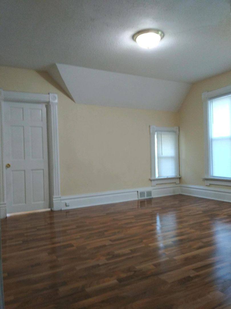 Apartment for rent at 1357-59 5th Ave, Rockford, IL 61104