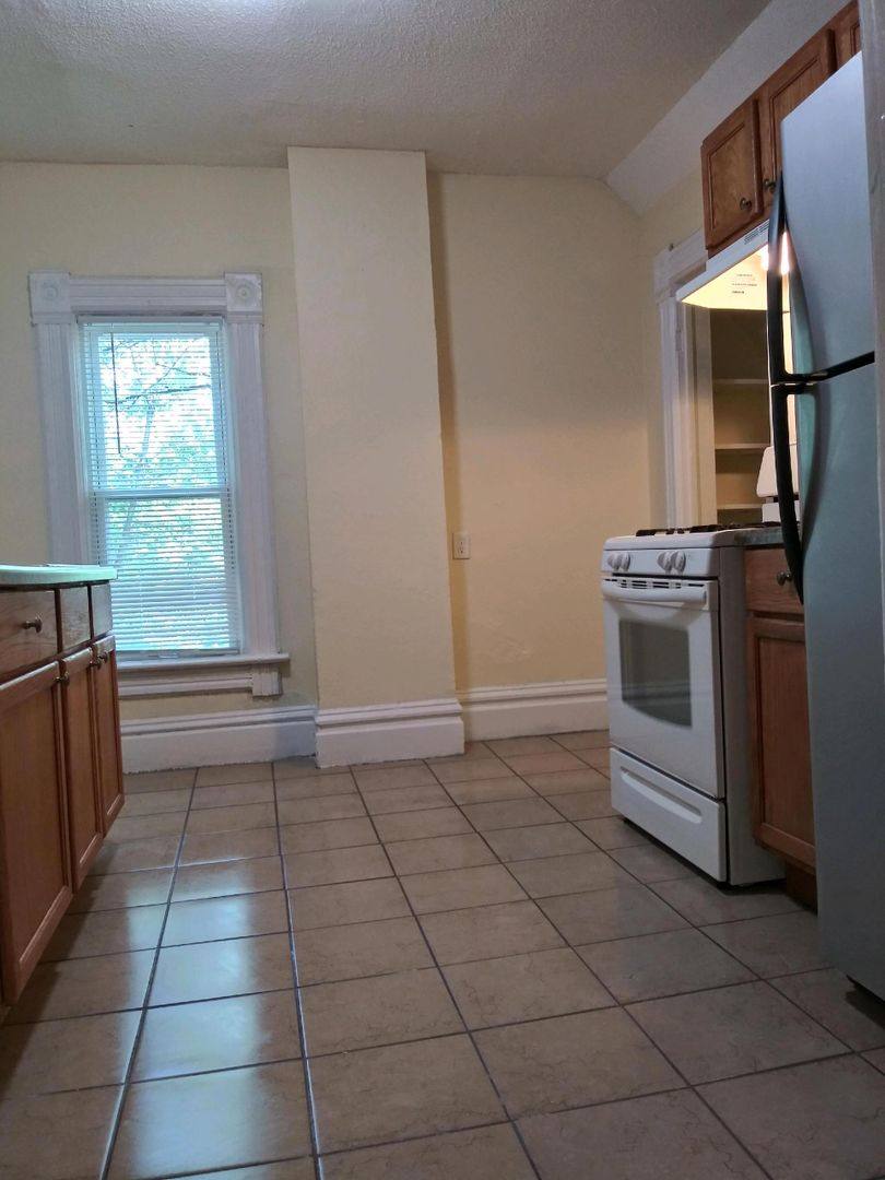 Apartment for rent at 1357-59 5th Ave, Rockford, IL 61104