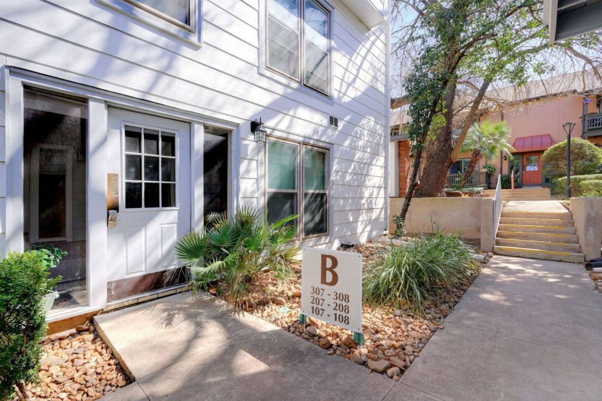 Apartment for rent at 2300 Nacogdoches Rd, San Antonio, TX 78209