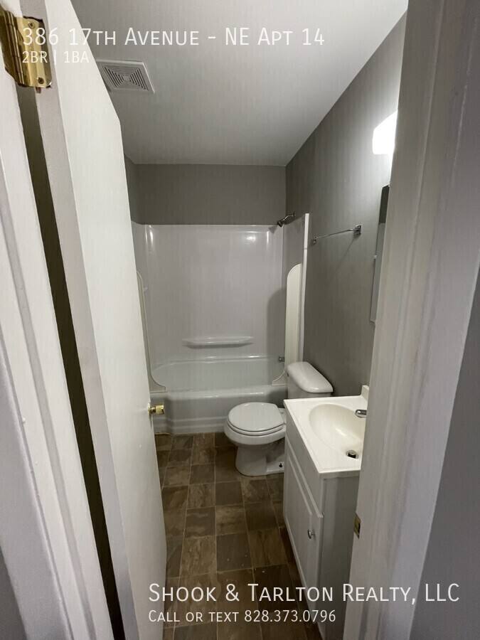 Townhouse for rent at 386 17th Ave NE 14, Hickory, NC 28601