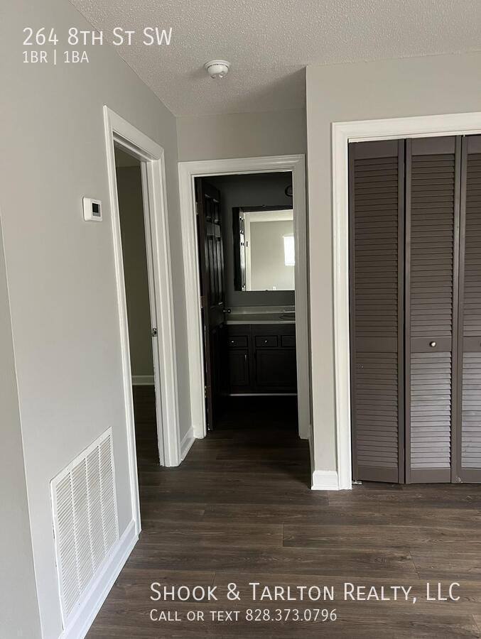 Apartment for rent at 264 8th St SW, Hickory, NC 28602
