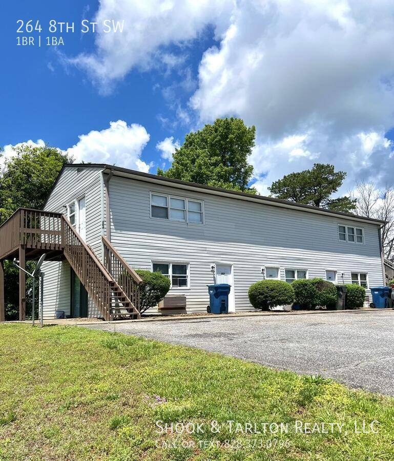 Apartment for rent at 264 8th St SW, Hickory, NC 28602