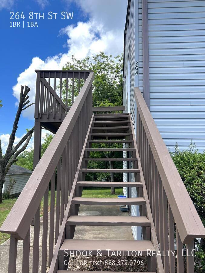 Apartment for rent at 264 8th St SW, Hickory, NC 28602