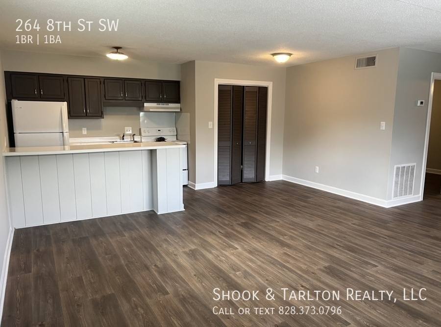 Apartment for rent at 264 8th St SW, Hickory, NC 28602