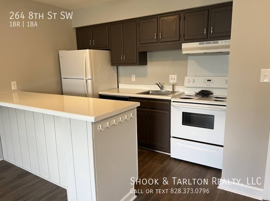 Apartment for rent at 264 8th St SW, Hickory, NC 28602