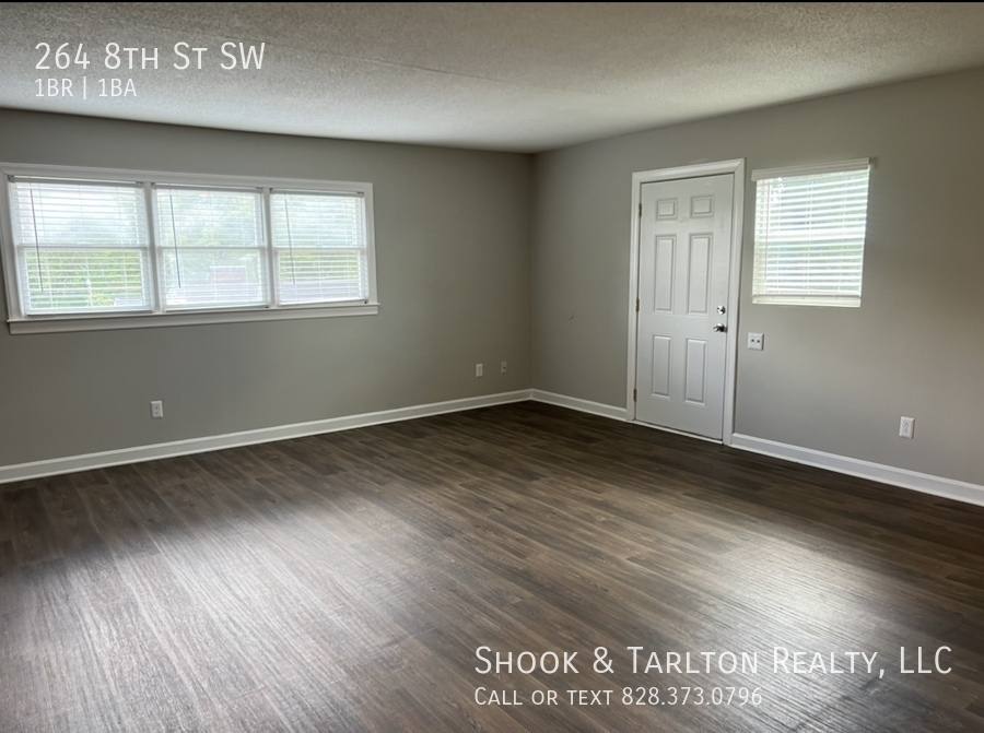 Apartment for rent at 264 8th St SW, Hickory, NC 28602
