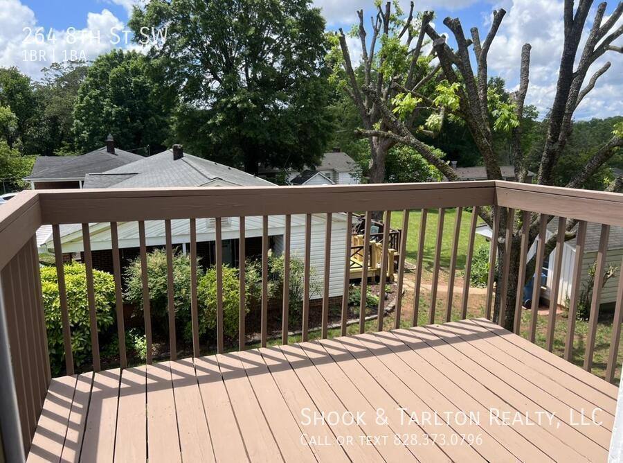 Apartment for rent at 264 8th St SW, Hickory, NC 28602