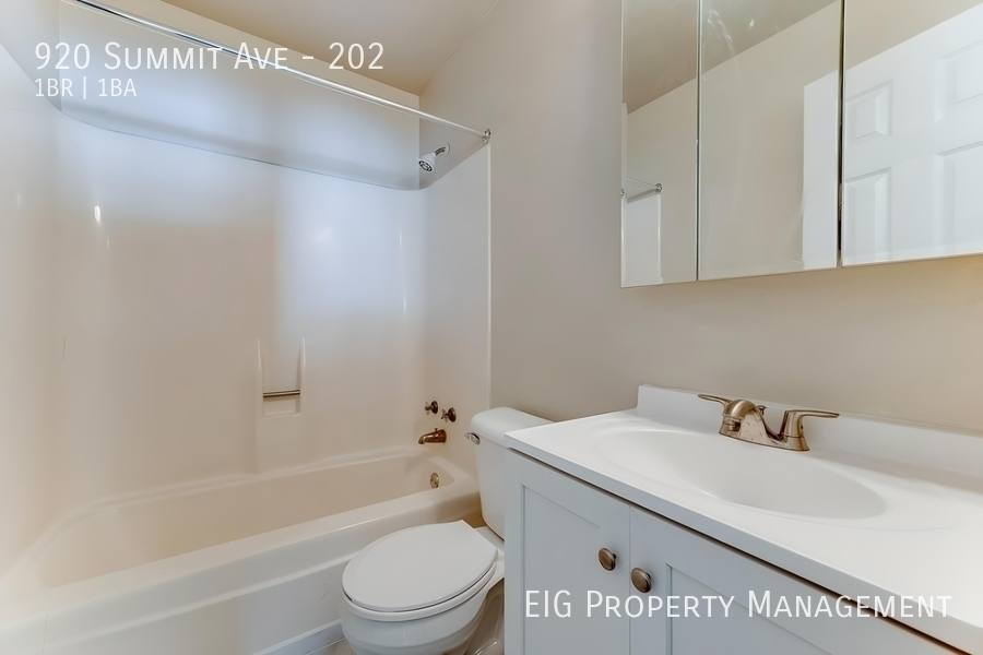 Apartment for rent at 920 Summit Ave #202, South Saint Paul, MN 55075