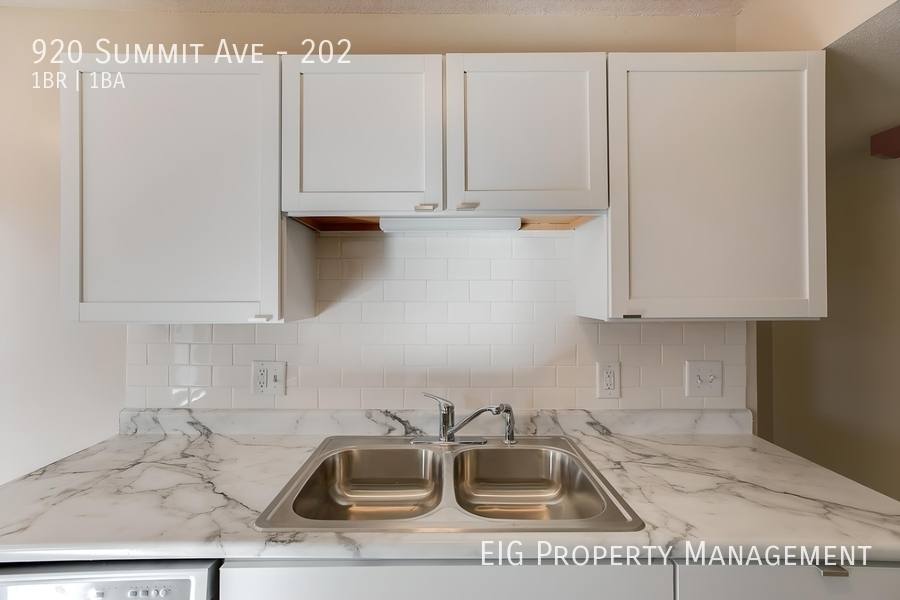 Apartment for rent at 920 Summit Ave #202, South Saint Paul, MN 55075
