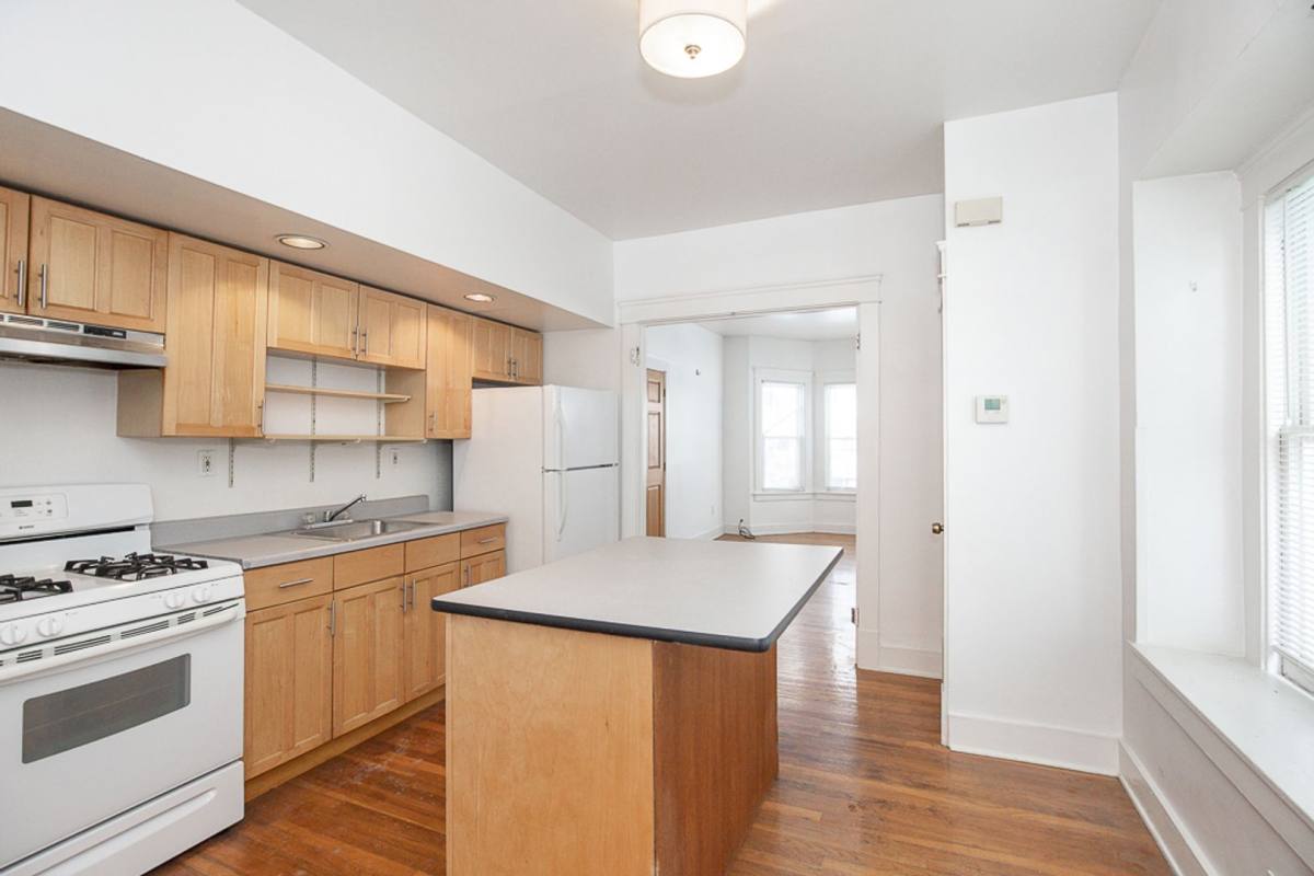 Apartment for rent at 6911 Franklin Ave, Cleveland, OH 44113