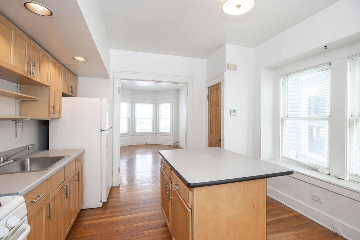Apartment for rent at 6911 Franklin Ave, Cleveland, OH 44113