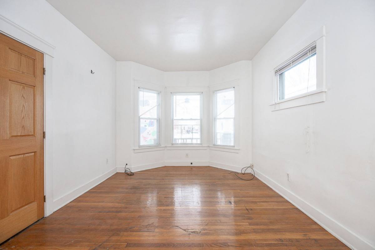 Apartment for rent at 6911 Franklin Ave, Cleveland, OH 44113