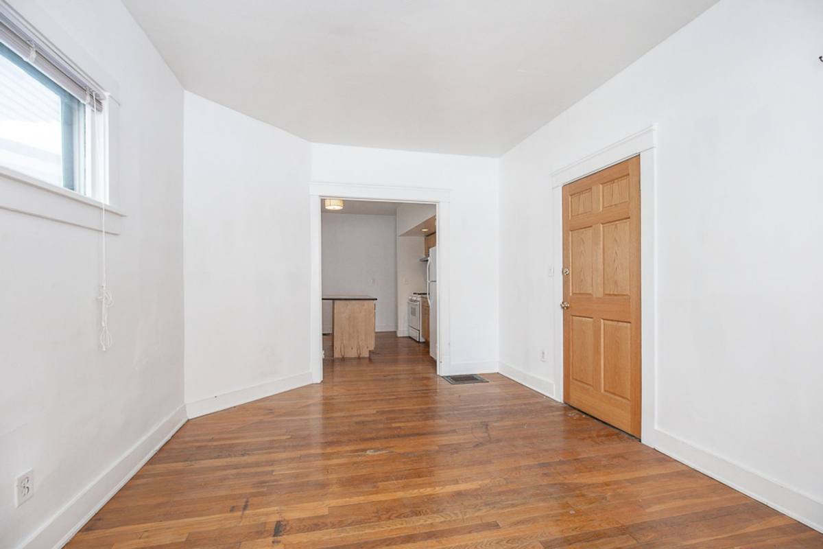 Apartment for rent at 6911 Franklin Ave, Cleveland, OH 44113