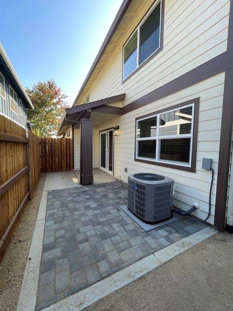 House for rent at 1931 55th St, Sacramento, CA 95819