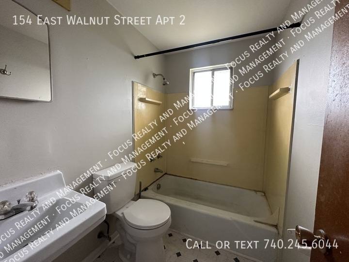 Apartment for rent at 154 E Walnut St #2, Lancaster, OH 43130
