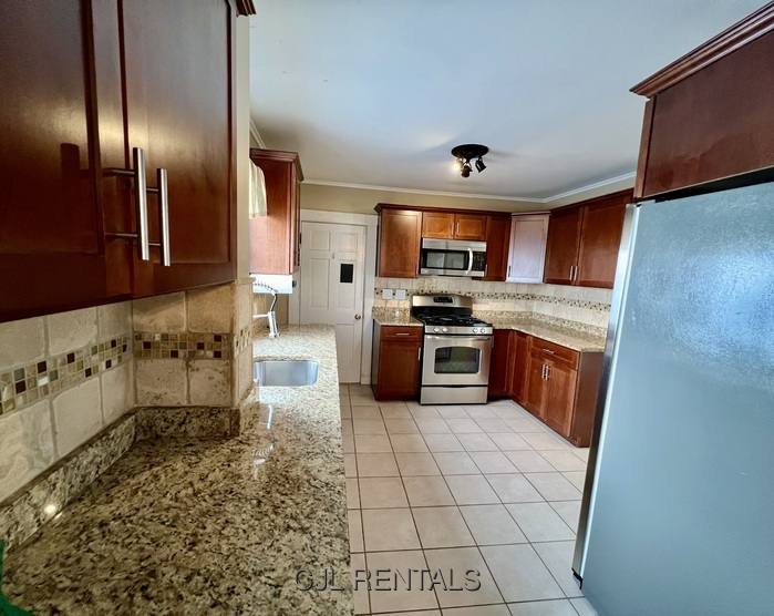 Apartment for rent at 20 Washington Ave #1, Waltham, MA 02453